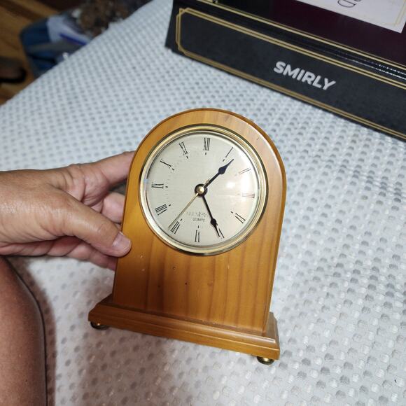 THE BOMBAY CO VINTAGE 1991 BROWN ANALOG QUARTZ CLOCK BATTERY OPER - Picture 1 of 7